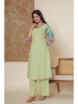 Autumnlane - Green V-Neck Three Fourth Sleeves Kurta and Pant (Set of 2)