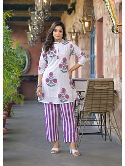 Autumnlane - White Mandarin Neck Three Fourth Sleeves Kurta and Pant (Set of 2)