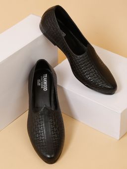 Teakwood - Men Black Textured Leather Mojaris