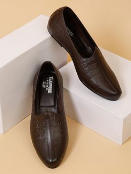 Teakwood - Men Brown Textured Leather Mojaris