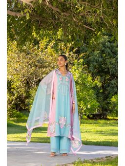 Dareiss - Pink Jasmine Kurta with Pant and Dupatta