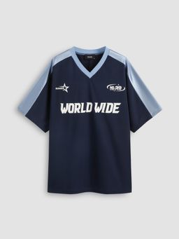 Cider - WORLD WIDE V-neck Graphic Raglan Tee