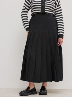 Cider - Mid Rise Solid Pleated Maxi Skirt Curve & Plus