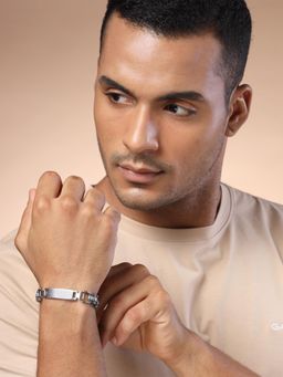 Karatcart - Bohey by Black and Silver Link Bracelet for Men