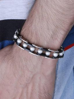 Karatcart - Bohey by Men Silver-Plated Pearls Beaded Link Bracelet for Men