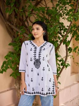 House of Chikankari - Women's White Cotton Chikankari Embroidered Tunic