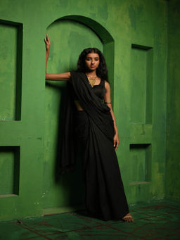 Huts and Looms - Black Solid Mul Cotton Saree Without Blouse