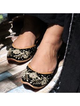 La Fiza - Unz Velvet Juttis