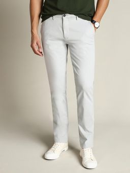 Dockers - Men Off White Mid Rise Slim Fit Trousers