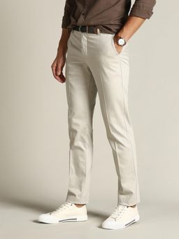 Dockers - Men Off White Mid Rise Slim Fit Trousers