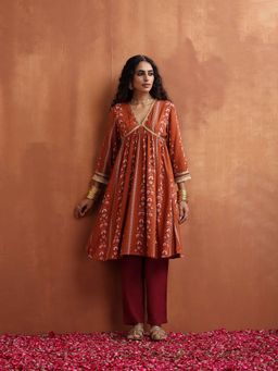 trueBrowns - Orange Print Anarkali Kurta with Pant Co-Ord (Set of 2)