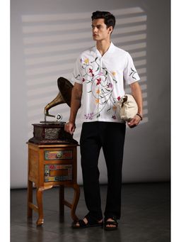 Eszett - Men White Floral Half Sleeves Casual Shirt