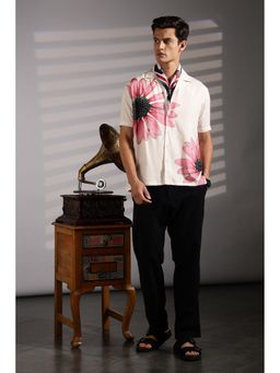 Eszett - Men White Floral Printed Half Sleeves Casual Shirt