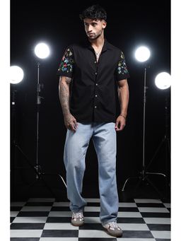 Eszett - Men Black Solid Half Sleeves Casual Shirt