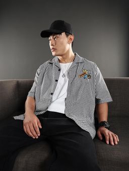 Eszett - Men Black Checks Half Sleeves Casual Shirt