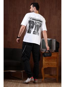 Eszett - Men White Cotton Crew Neck Typography Oversized Fit T-Shirt