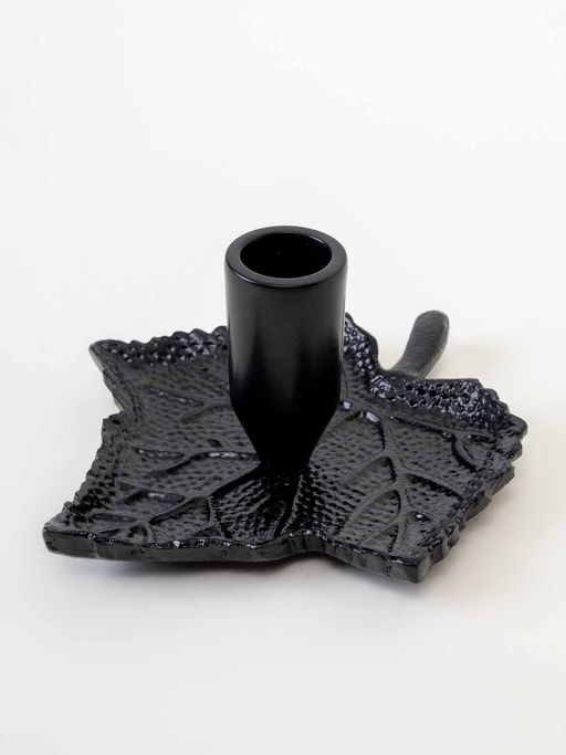 Kaniry Artise of Novelty Maple Candle Holder