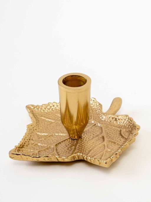 Kaniry Artise of Novelty Maple Candle Holder