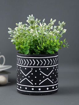 Tayhaa - Engraved Black Ceramic Planter