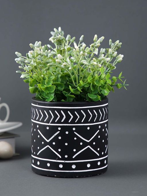 Tayhaa Engraved Black Ceramic Planter