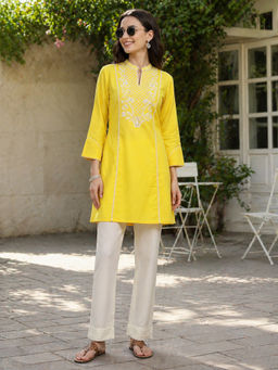 Nayam by lakshita - Floral Sequinned Kurta and Pants (Set of 2)