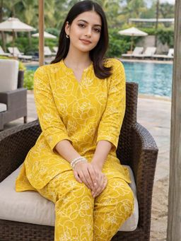 Shaily - Women Mustard Floral Printed Pure Cambric Cotton Co-Ord (Set of 2)