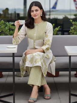 Shaily - Women Green Cotton Flex Floral Kurta with Palazzo (Set of 2)