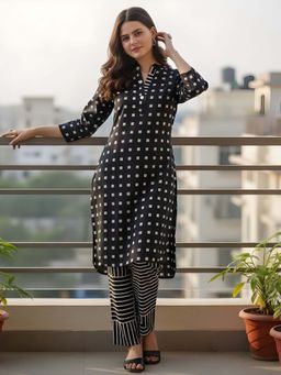Shaily - Women Black Geometric Print Cotton Kurta and Pant (Set of 2)