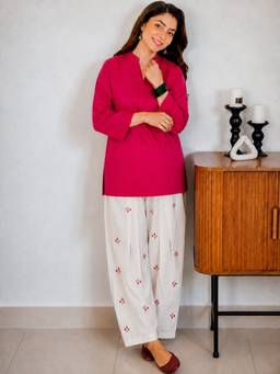 TWINS LADY - Women Pink Chanderi Solid Kurta with Salwar