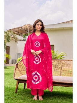 WOOMN - Women Muslin Silk Tie & Dye Pink Kurta with Pant and Dupatta