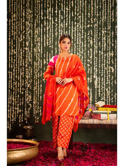 WOOMN - Women Muslin Silk Tie & Dye Orange Kurta with Pant and Dupatta