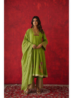 GANGA GRACE - Women Art Silk Floral Green Kurta with Pant and Dupatta