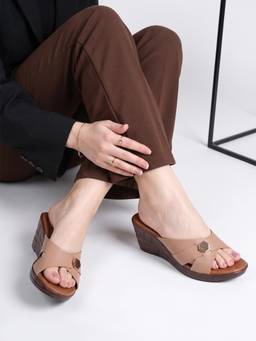 DENILL - Wedge Sandals with Metallic Accent and Textured Heel