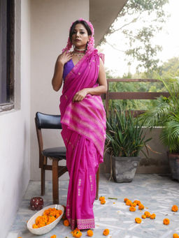 Moora - Women Pink Mulmul Printed Saree with Unstitched Blouse