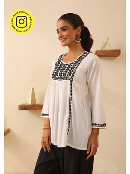 House of Chikankari - Women's White Cotton Chikankari Embroidered Tunic