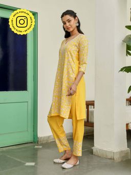 House of Chikankari - Crafts Women Yellow Aari Embroidered Cotton Kurta with Pant (Set of 2)