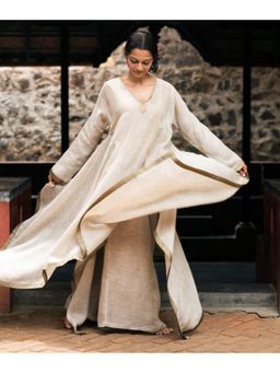 Kaveri - A Mark Of Gold Cape Co-Ord Set