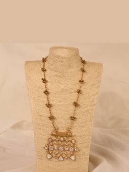 Malaiyyo - 22K Gold Plated Jharokha Kundan Pearl Antique Necklace