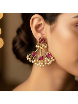 Malaiyyo - Pink Stone Chandelier Earrings