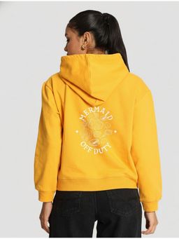 Bene Kleed - Women Mustard Relax Fit Kangaroo Pocket Graphic Printed Hoodie