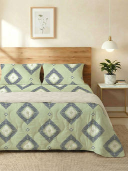 Urban Space - Green Starlight Microfiber Dohar & Bedsheet with 2 Pillow Covers (Queen)