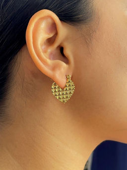 ISHKAARA - Gold Heart Earrings With Stainless Steel