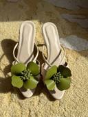 Olive color option, Currently selected