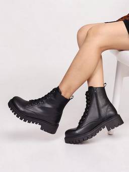 Truffle Collection - Women Black Solid Casual Boots