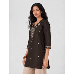 max - Women Embroidered Straight Rust Kurti