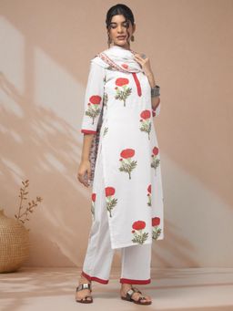 LABEL MAE - White Headblock Floral Print Kurta with Pant and Dupatta
