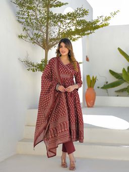 Divena - Maroon Floral V-Neck Kurta Pant with Dupatta