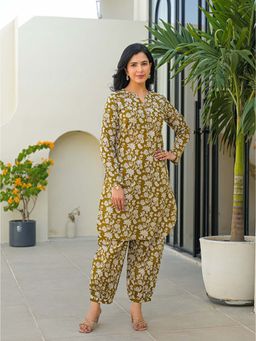 Divena - Green Floral Round Neck Kurta with Pant