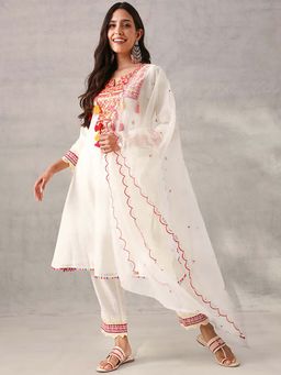 ISHIN - White Embroidered Round Neck Kurta Pant with Dupatta