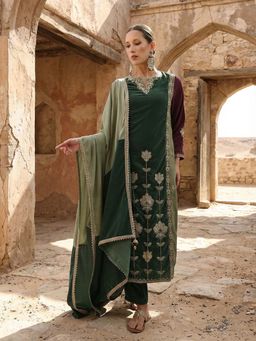 ISHIN - Green Embroidered Mandarin Neck Kurta Pant with Dupatta